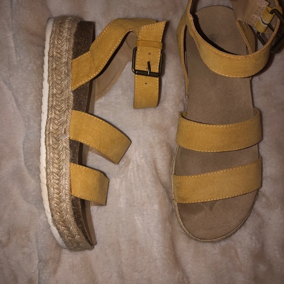 Spring Platform Shoes - Picture 2 of 2